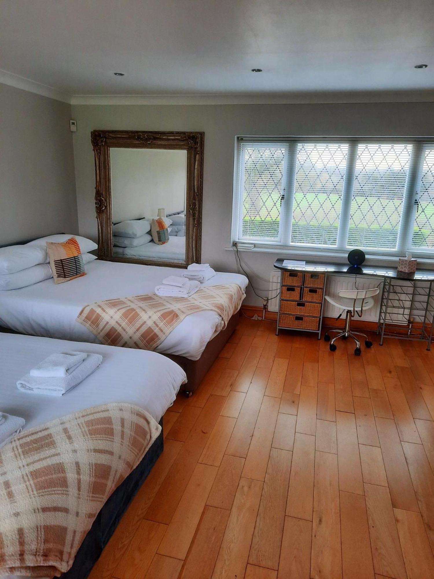 The Gatehouse At Stansted Bed & Breakfast Hallingbury Екстериор снимка